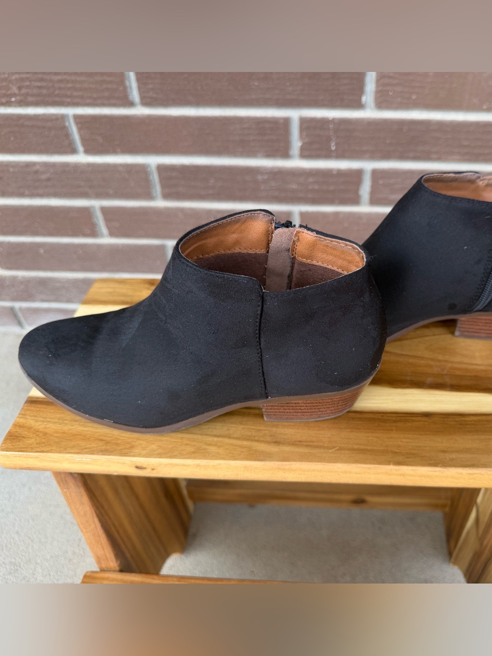Soda Black Faux Suede Ankle Booties Women’s Size 6.5 Side Zip Low Heel
